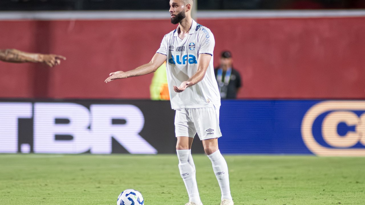 Wagner Leonardo em jogo do Grêmo contra o Vitória em 2025 no Barradão