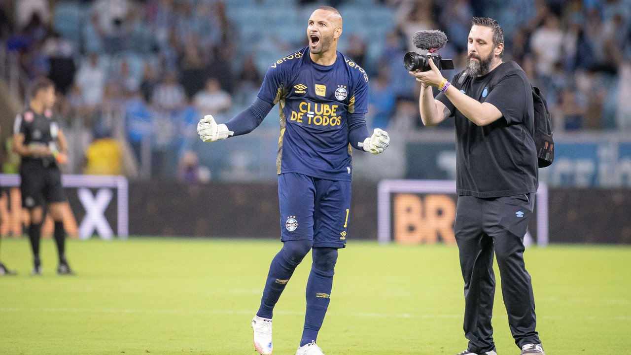 Weverton, Grêmio, em foto de antenadosnofutebol.com.br